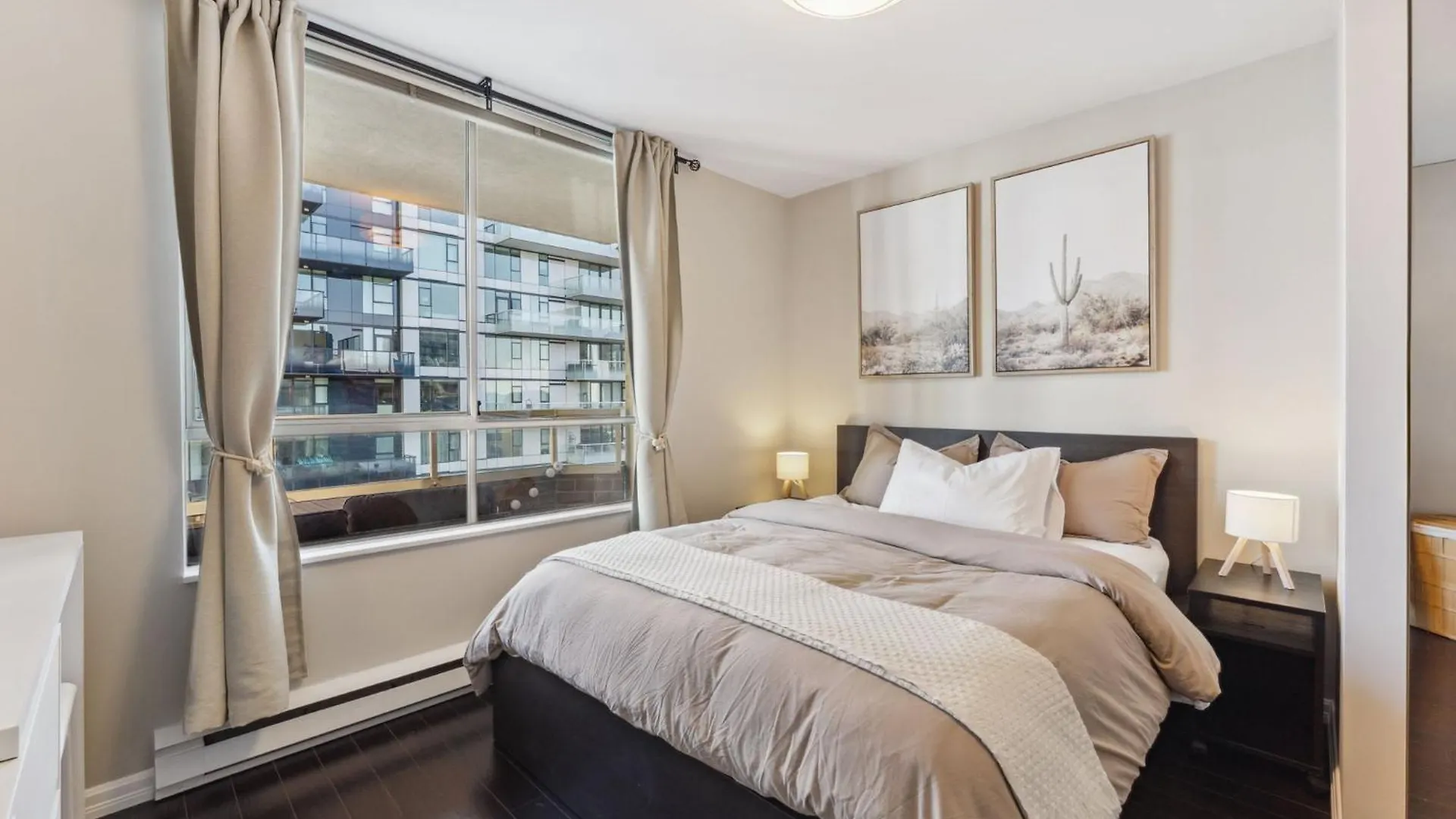 Dt Penthouse Free Parking Balcony 9Min To Beach 밴쿠버 캐나다