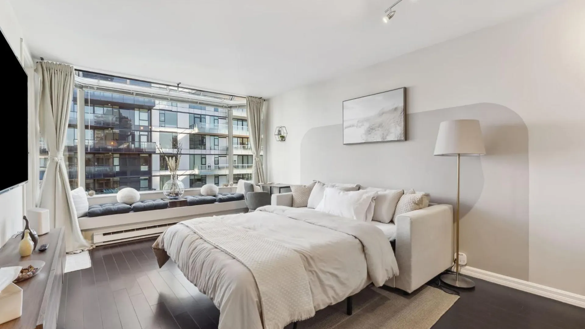 Dt Penthouse Free Parking Balcony 9Min To Beach 밴쿠버 아파트