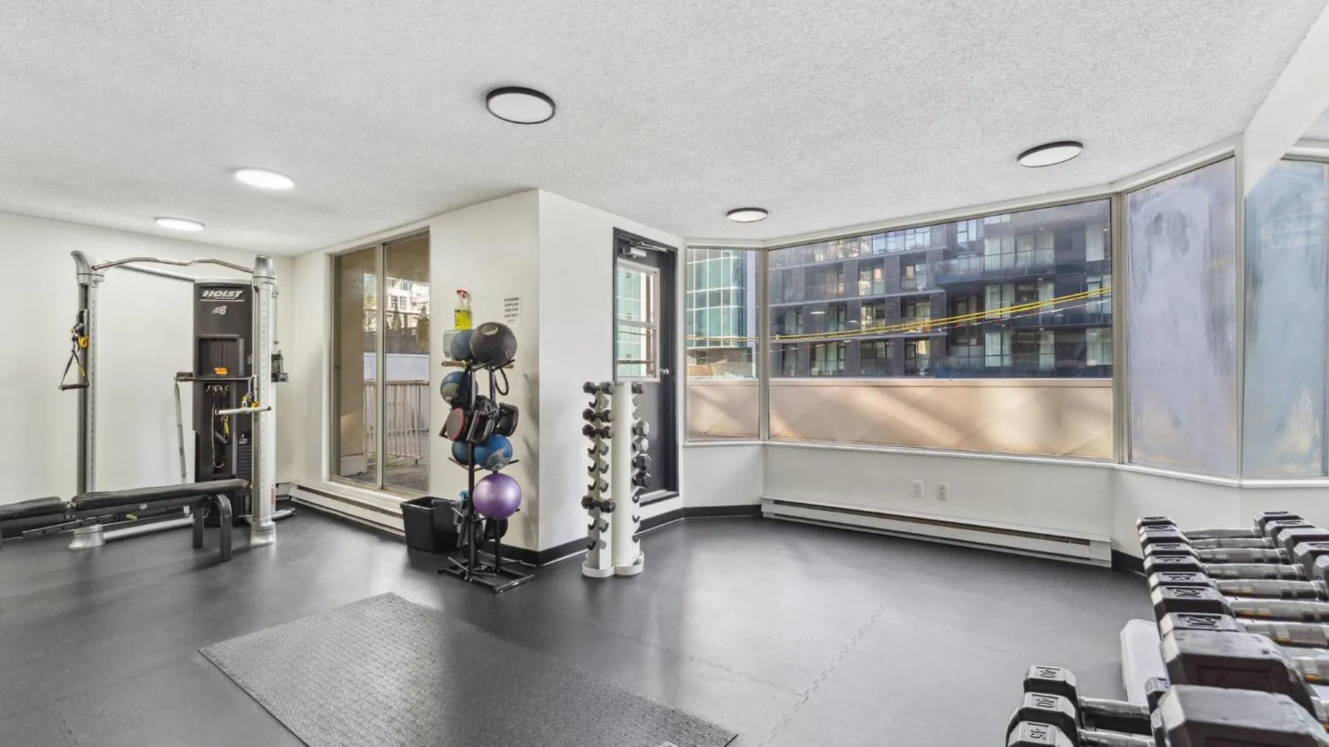 Dt Penthouse Free Parking Balcony 9Min To Beach 밴쿠버