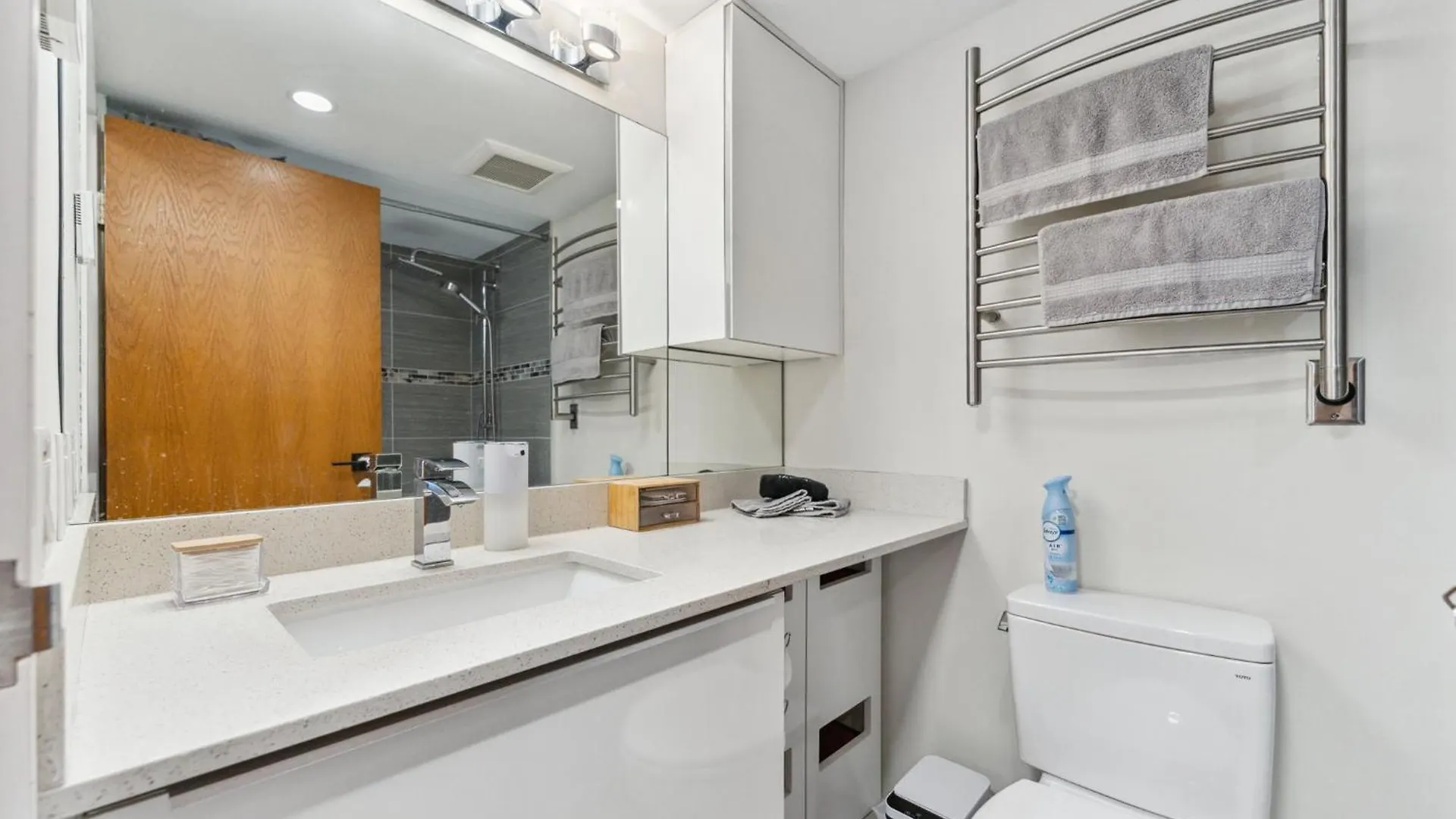 Dt Penthouse Free Parking Balcony 9Min To Beach 밴쿠버 0*,
