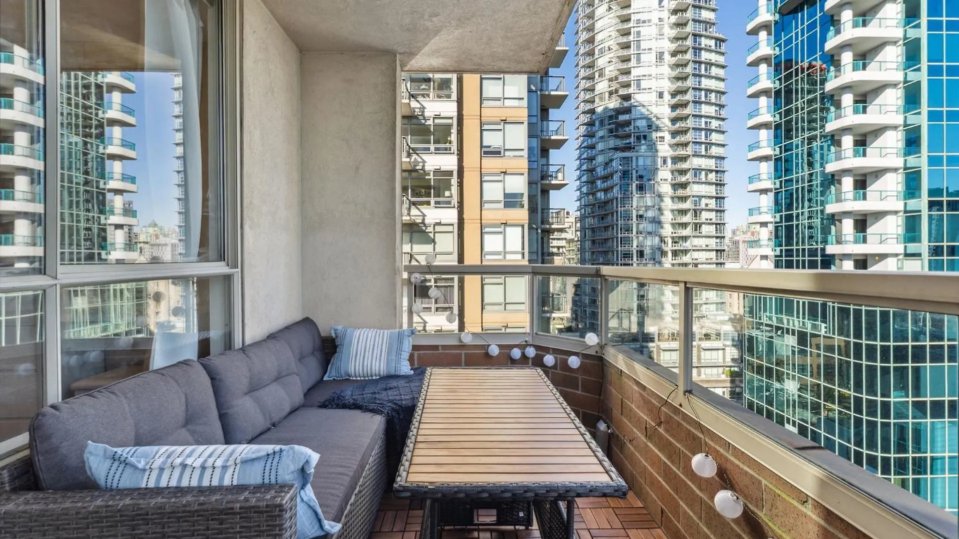 아파트 Dt Penthouse Free Parking Balcony 9Min To Beach 밴쿠버