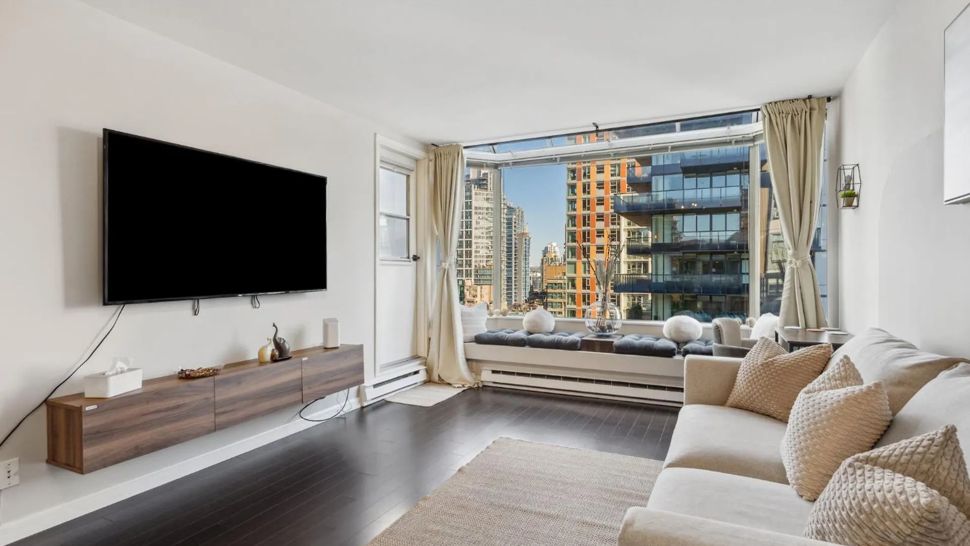 Dt Penthouse Free Parking Balcony 9Min To Beach 밴쿠버 0*,