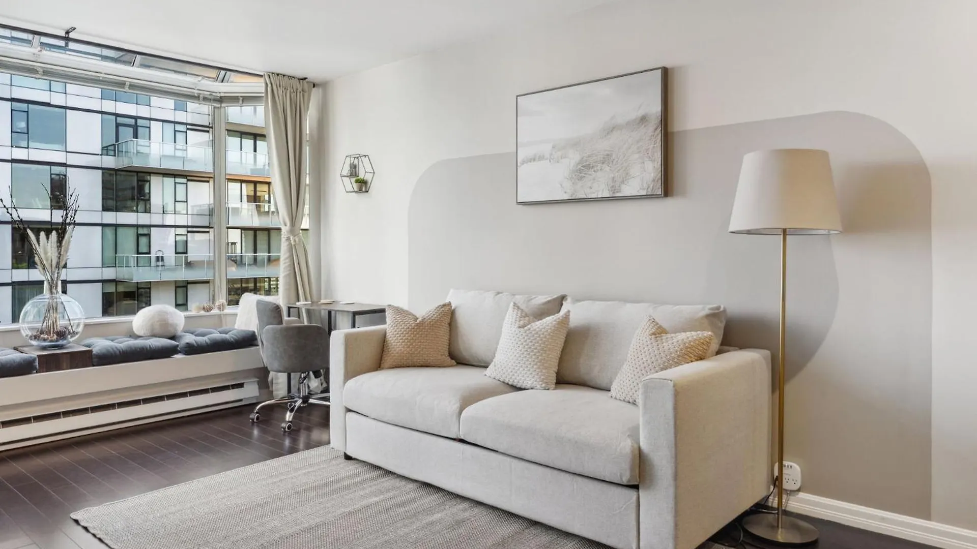 Dt Penthouse Free Parking Balcony 9Min To Beach 밴쿠버