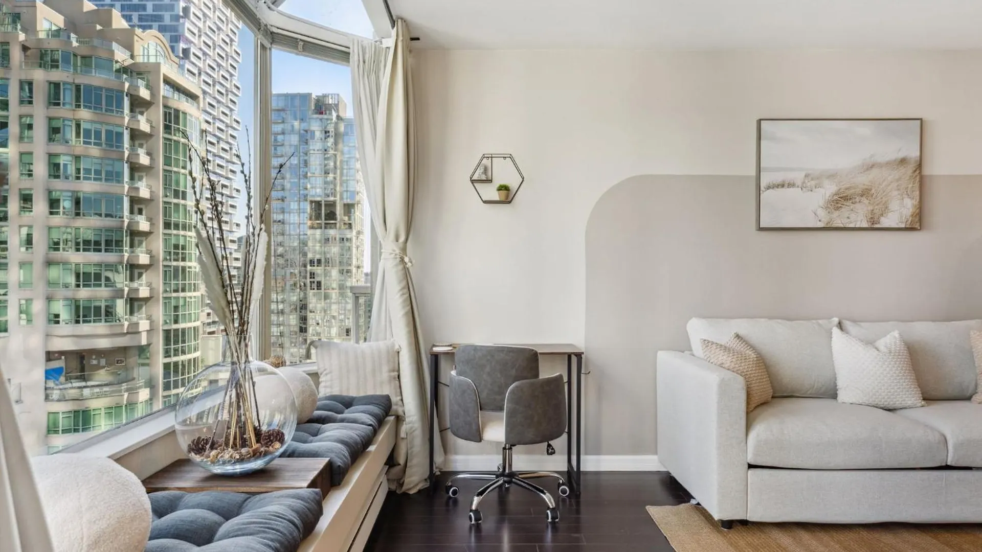 아파트 Dt Penthouse Free Parking Balcony 9Min To Beach 밴쿠버 캐나다