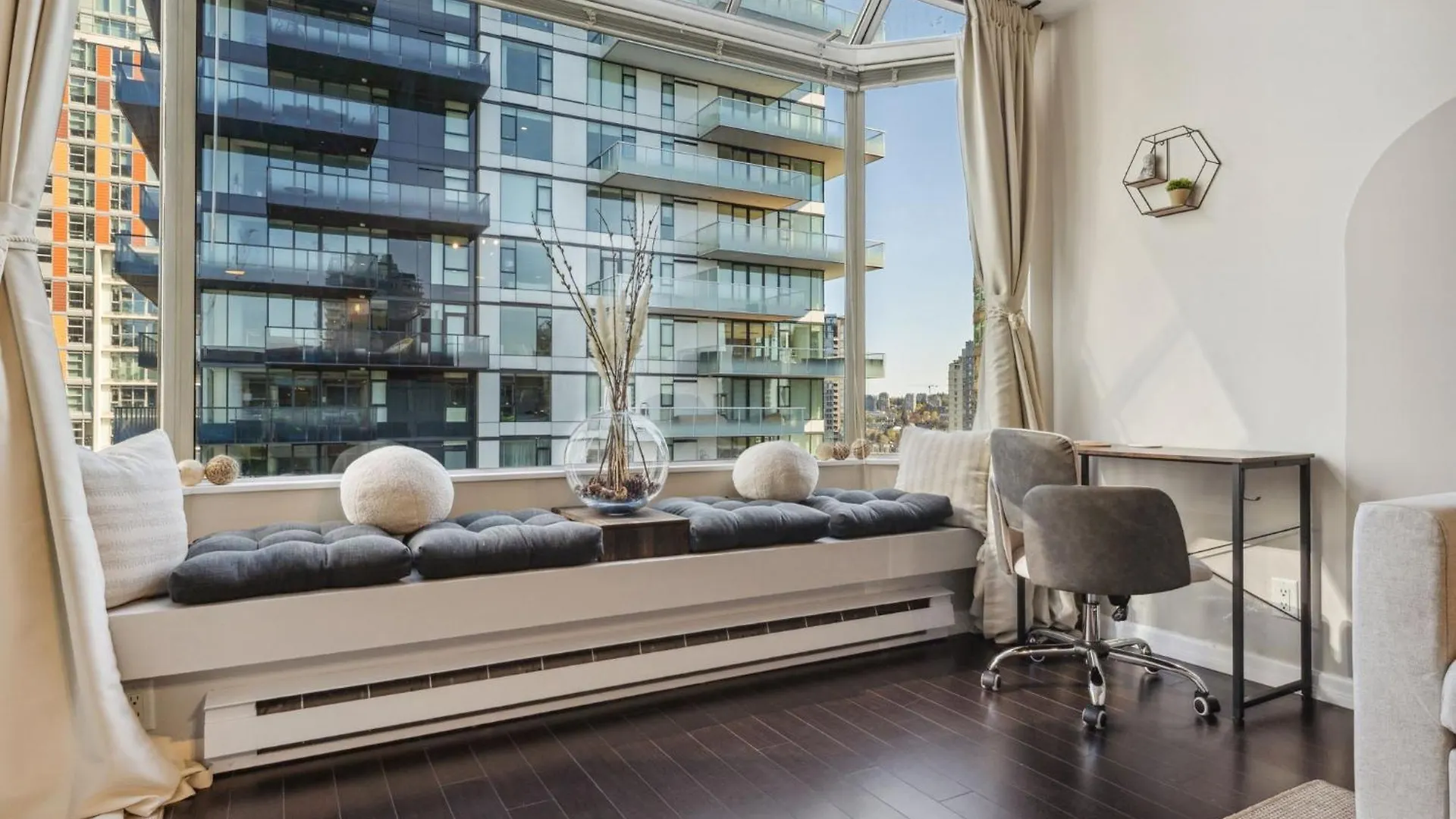 아파트 Dt Penthouse Free Parking Balcony 9Min To Beach 밴쿠버